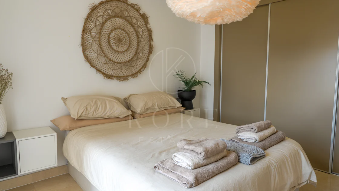 Luxury, spacious 3 bedroom Elevated Ground floor apartment in Avalon, Los Arqueros Golf