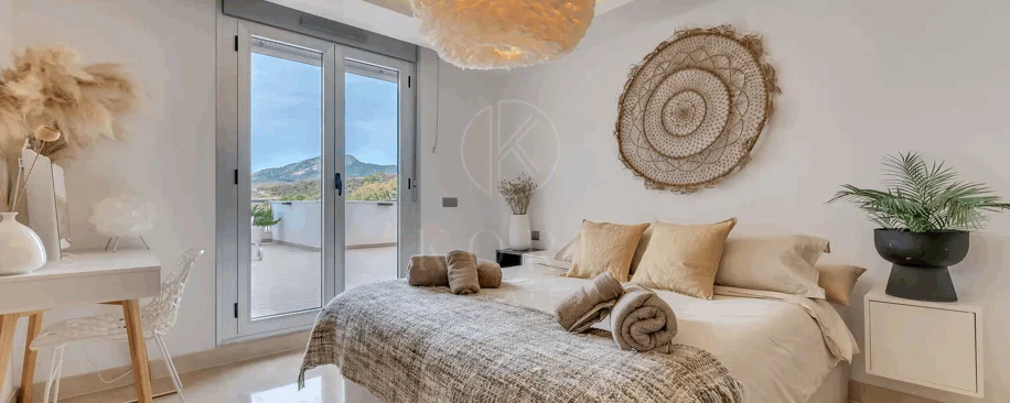Luxury, spacious 3 bedroom Elevated Ground floor apartment in Avalon, Los Arqueros Golf