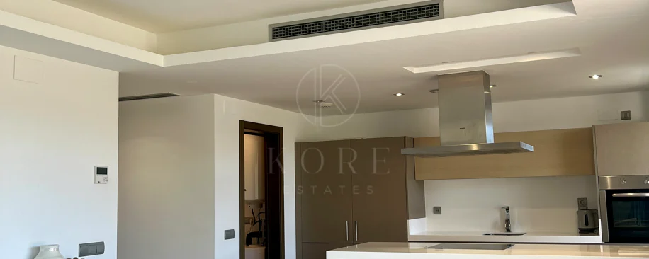 Luxury, spacious 3 bedroom Elevated Ground floor apartment in Avalon, Los Arqueros Golf