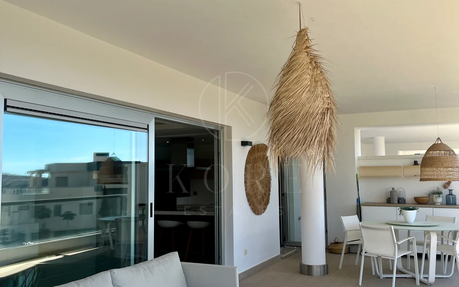 Lujoso y espacioso apartamento de 3 dormitorios en planta baja en Avalon, Los Arqueros Golf