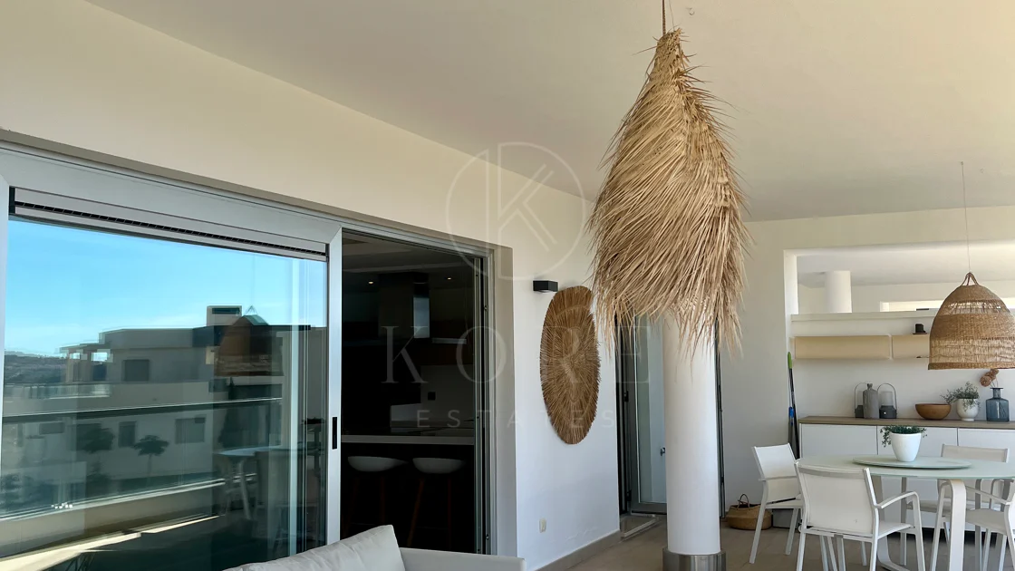 Luxury, spacious 3 bedroom Elevated Ground floor apartment in Avalon, Los Arqueros Golf