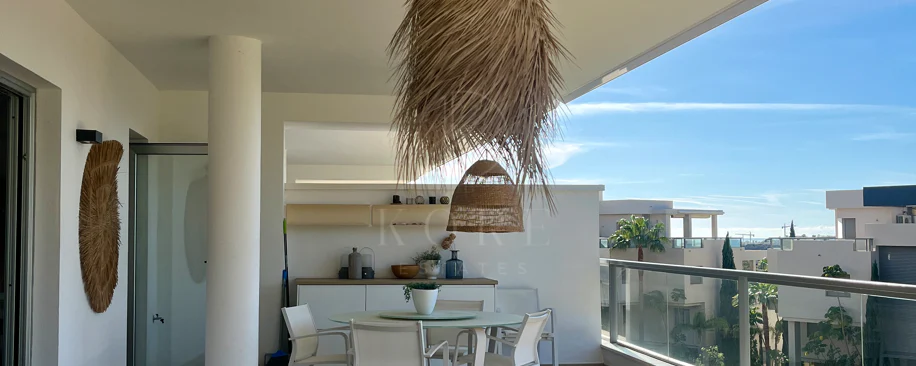 Luxury, spacious 3 bedroom Elevated Ground floor apartment in Avalon, Los Arqueros Golf