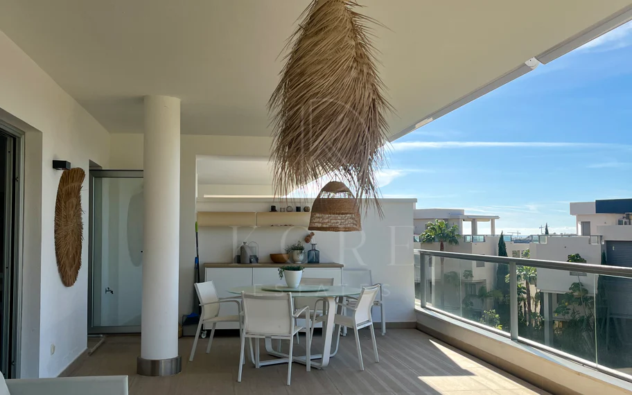 Lujoso y espacioso apartamento de 3 dormitorios en planta baja en Avalon, Los Arqueros Golf