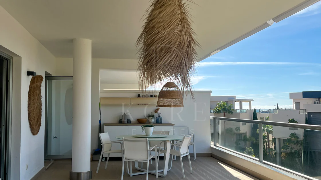 Luxury, spacious 3 bedroom Elevated Ground floor apartment in Avalon, Los Arqueros Golf