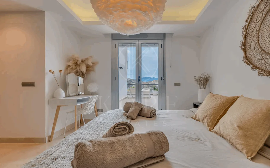 Lujoso y espacioso apartamento de 3 dormitorios en planta baja en Avalon, Los Arqueros Golf