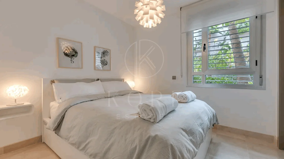 Luxury, spacious 3 bedroom Elevated Ground floor apartment in Avalon, Los Arqueros Golf