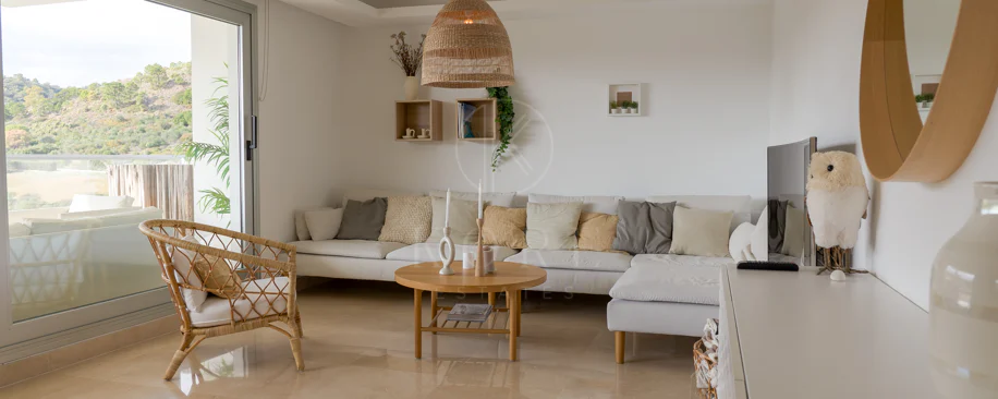 Luxury, spacious 3 bedroom Elevated Ground floor apartment in Avalon, Los Arqueros Golf