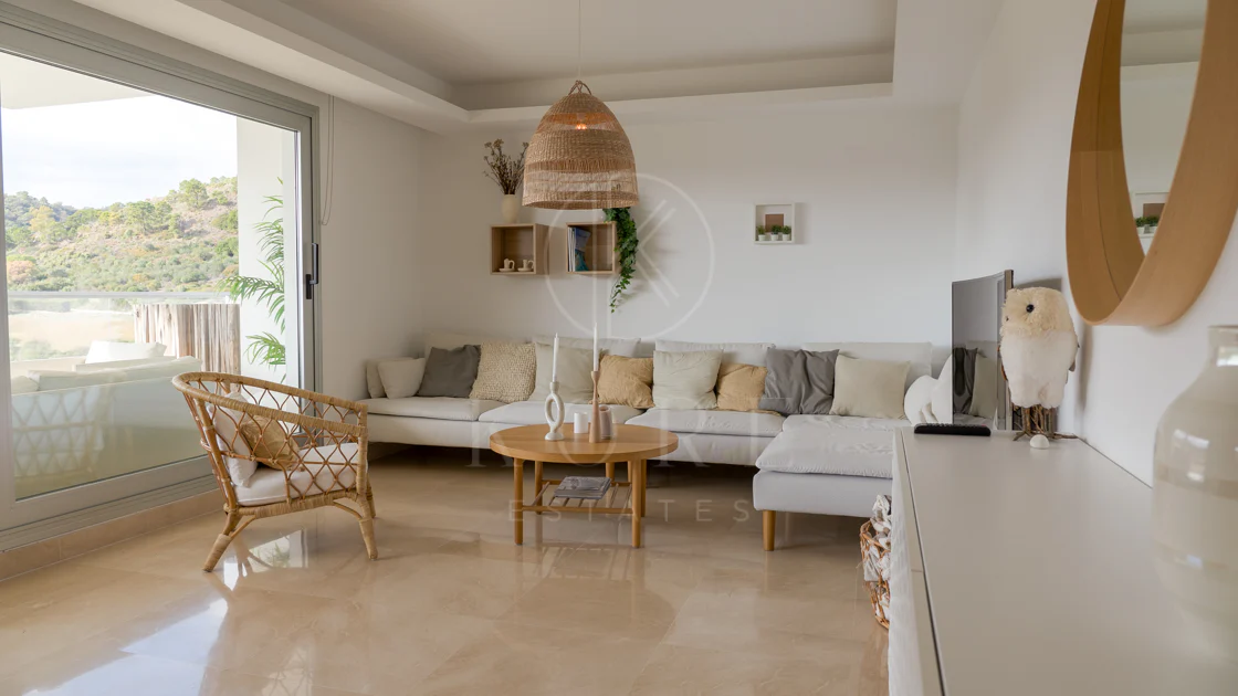 Luxury, spacious 3 bedroom Elevated Ground floor apartment in Avalon, Los Arqueros Golf