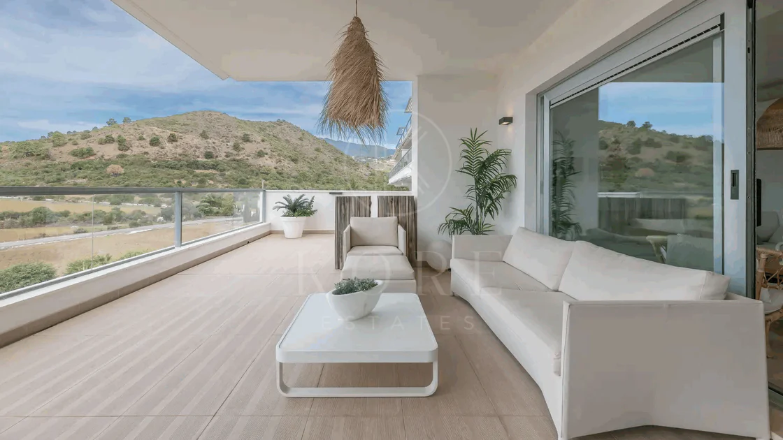Luxury, spacious 3 bedroom Elevated Ground floor apartment in Avalon, Los Arqueros Golf