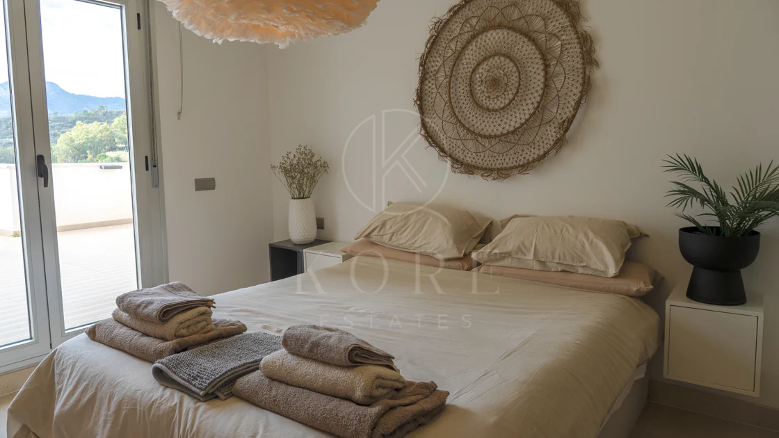 Luxury, spacious 3 bedroom Elevated Ground floor apartment in Avalon, Los Arqueros Golf