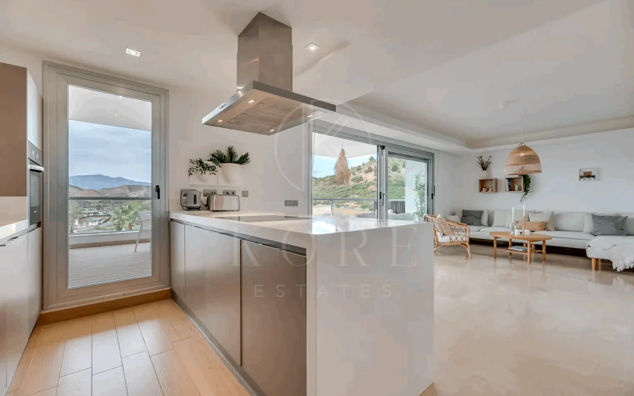 Lujoso y espacioso apartamento de 3 dormitorios en planta baja en Avalon, Los Arqueros Golf