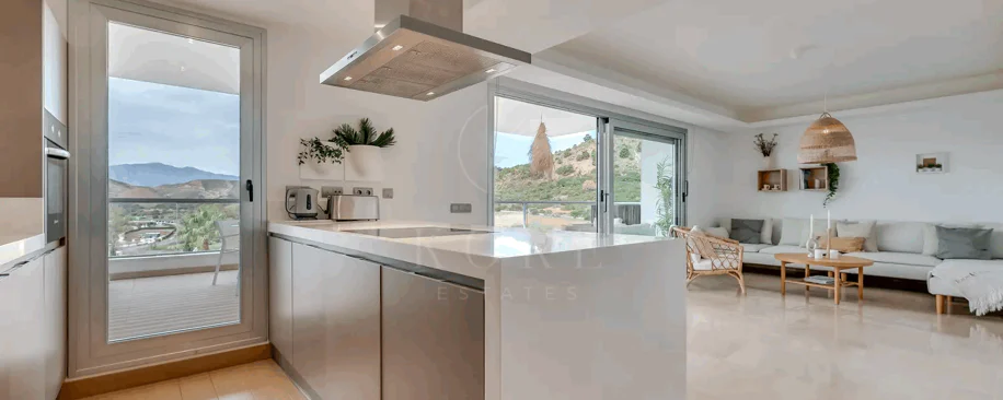 Luxury, spacious 3 bedroom Elevated Ground floor apartment in Avalon, Los Arqueros Golf