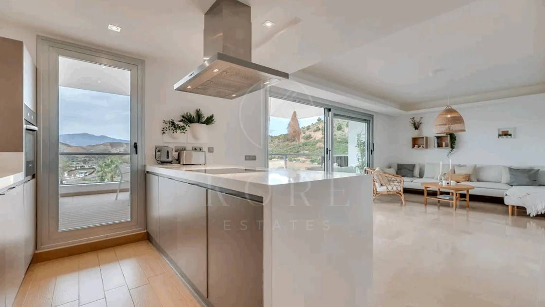 Luxury, spacious 3 bedroom Elevated Ground floor apartment in Avalon, Los Arqueros Golf