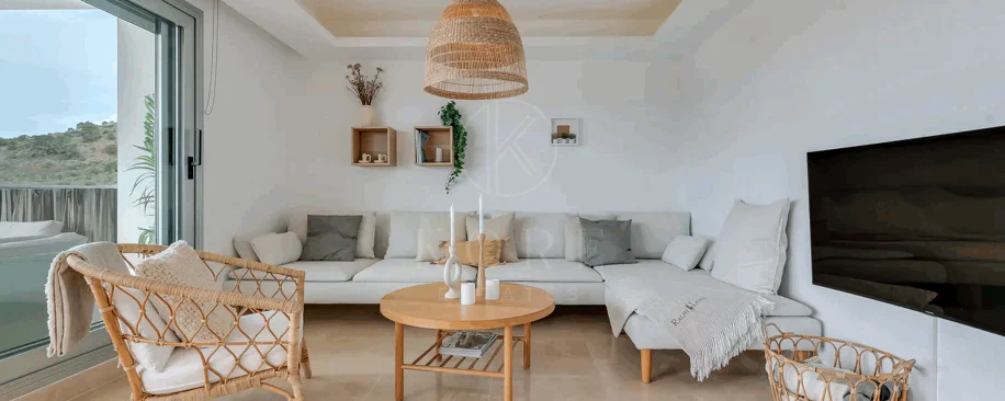 Luxury, spacious 3 bedroom Elevated Ground floor apartment in Avalon, Los Arqueros Golf