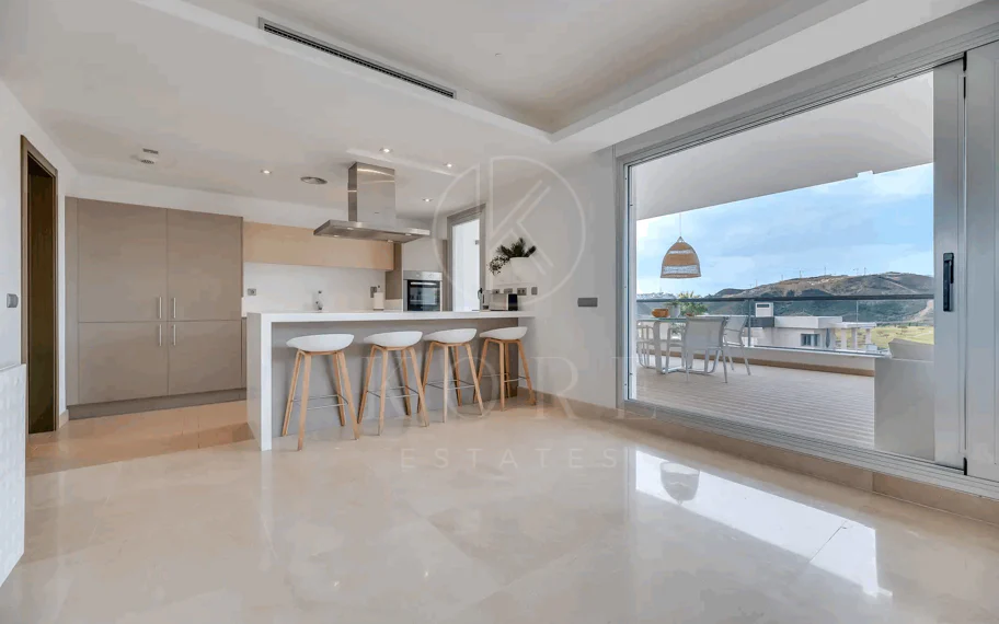 Lujoso y espacioso apartamento de 3 dormitorios en planta baja en Avalon, Los Arqueros Golf