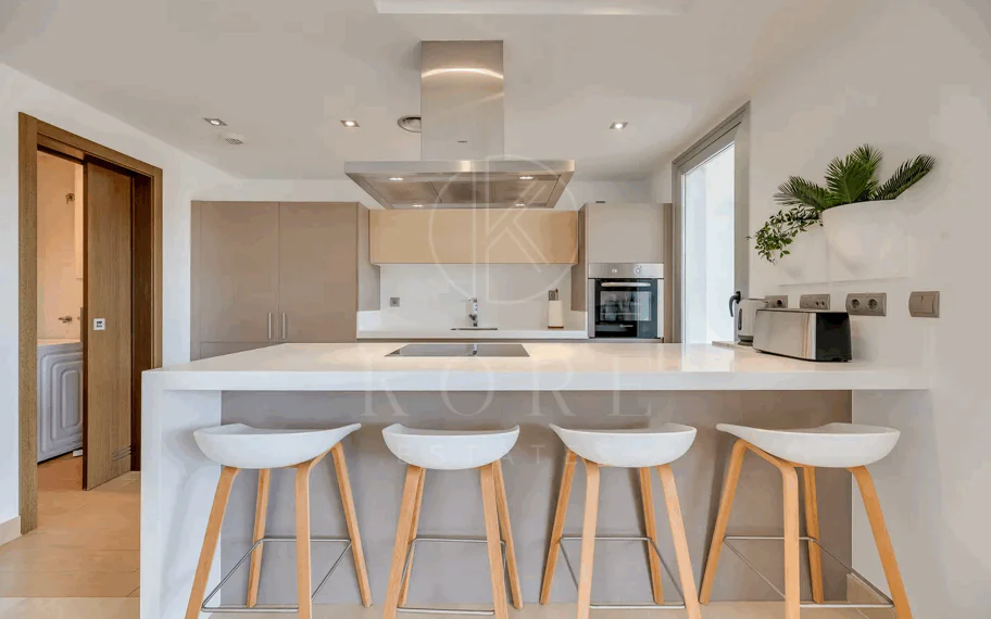 Lujoso y espacioso apartamento de 3 dormitorios en planta baja en Avalon, Los Arqueros Golf