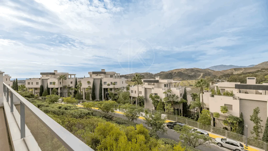 Luxury, spacious 3 bedroom Elevated Ground floor apartment in Avalon, Los Arqueros Golf
