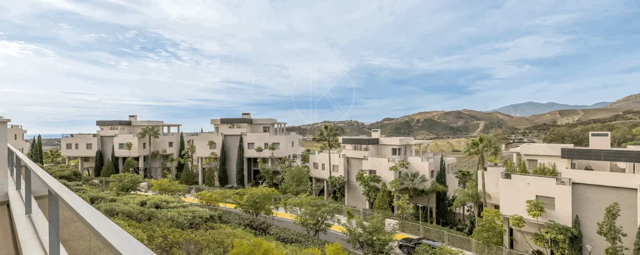 Luxury, spacious 3 bedroom Elevated Ground floor apartment in Avalon, Los Arqueros Golf