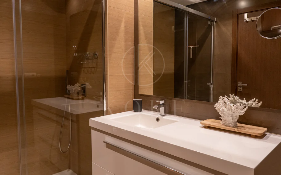 Lujoso y espacioso apartamento de 3 dormitorios en planta baja en Avalon, Los Arqueros Golf