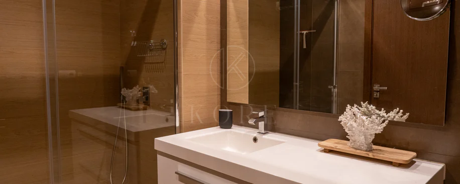 Luxury, spacious 3 bedroom Elevated Ground floor apartment in Avalon, Los Arqueros Golf