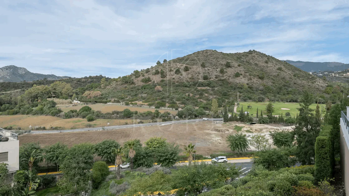 Luxury, spacious 3 bedroom Elevated Ground floor apartment in Avalon, Los Arqueros Golf