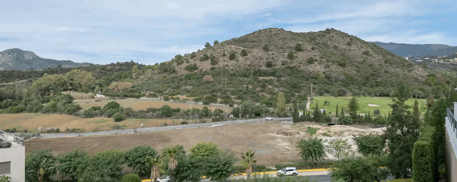 Luxury, spacious 3 bedroom Elevated Ground floor apartment in Avalon, Los Arqueros Golf