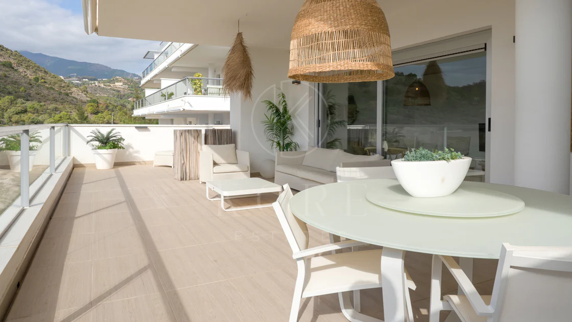 Luxury, spacious 3 bedroom Elevated Ground floor apartment in Avalon, Los Arqueros Golf
