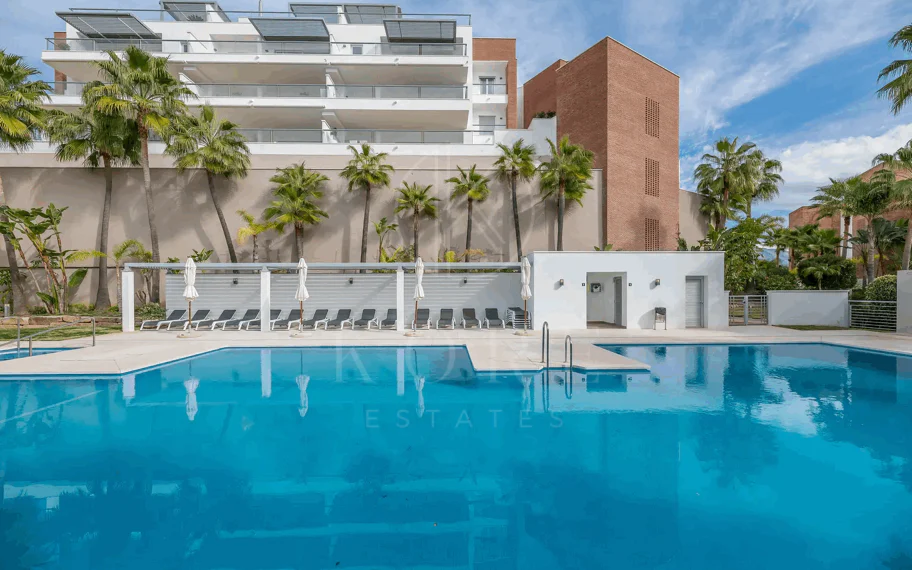 Lujoso y espacioso apartamento de 3 dormitorios en planta baja en Avalon, Los Arqueros Golf