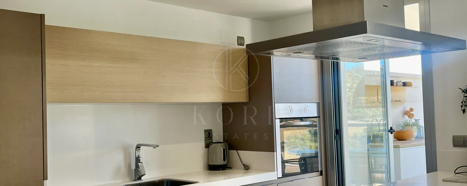 Luxury, spacious 3 bedroom Elevated Ground floor apartment in Avalon, Los Arqueros Golf