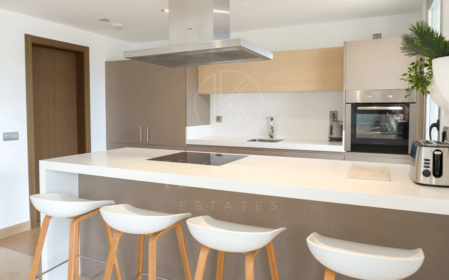 Lujoso y espacioso apartamento de 3 dormitorios en planta baja en Avalon, Los Arqueros Golf
