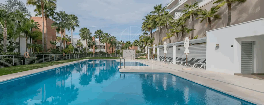 Luxury, spacious 3 bedroom Elevated Ground floor apartment in Avalon, Los Arqueros Golf