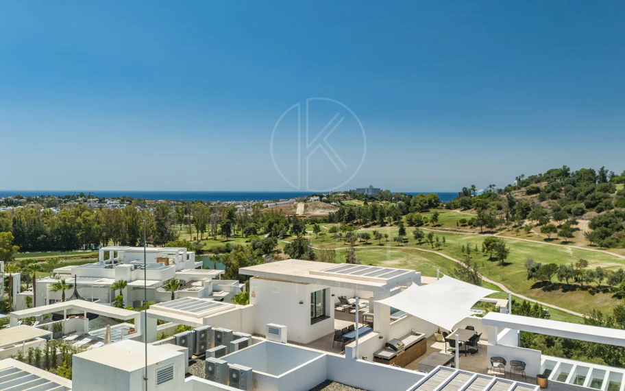 Ático de lujo de 2 dormitorios con vistas panorámicas al mar y al golf – Atalaya Hills