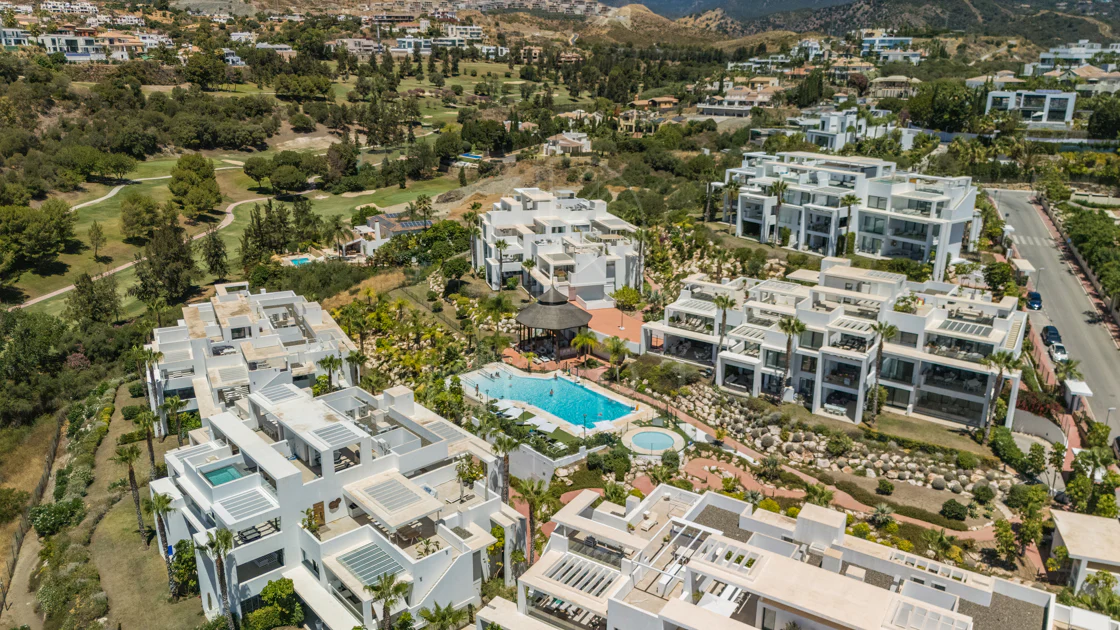 Luxury 2-Bedroom Penthouse with Panoramic Sea & Golf Views – Atalaya Hills