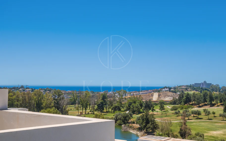 Ático de lujo de 2 dormitorios con vistas panorámicas al mar y al golf – Atalaya Hills