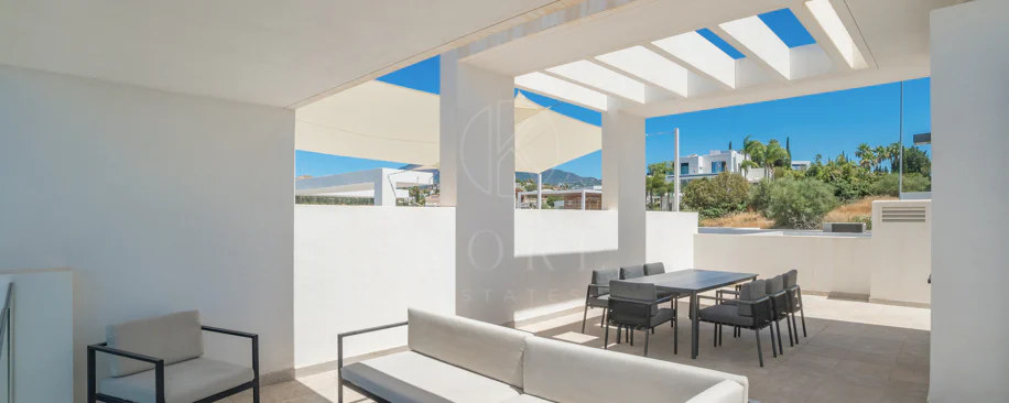 Luxury 2-Bedroom Penthouse with Panoramic Sea & Golf Views – Atalaya Hills