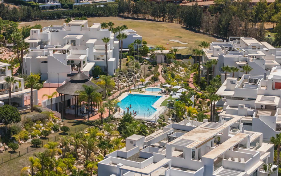 Ático de lujo de 2 dormitorios con vistas panorámicas al mar y al golf – Atalaya Hills