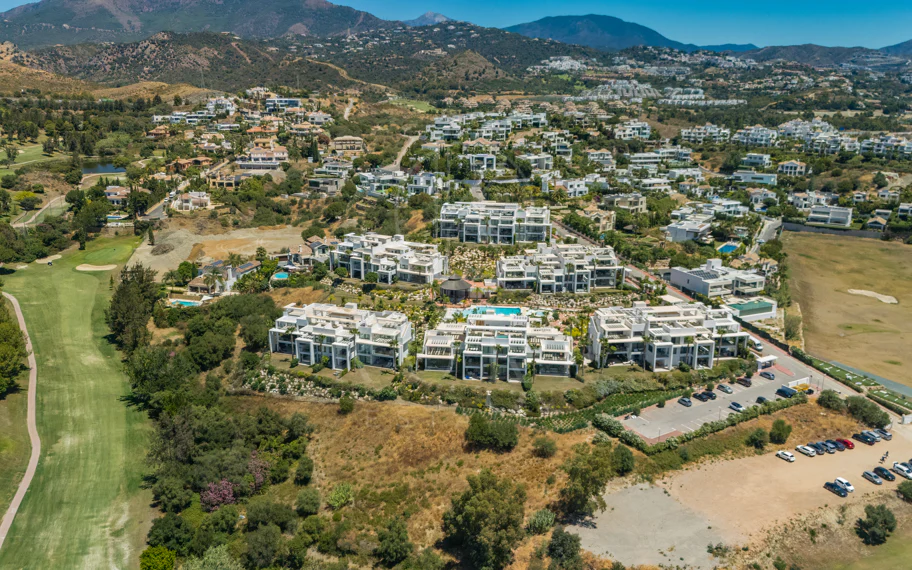 Ático de lujo de 2 dormitorios con vistas panorámicas al mar y al golf – Atalaya Hills