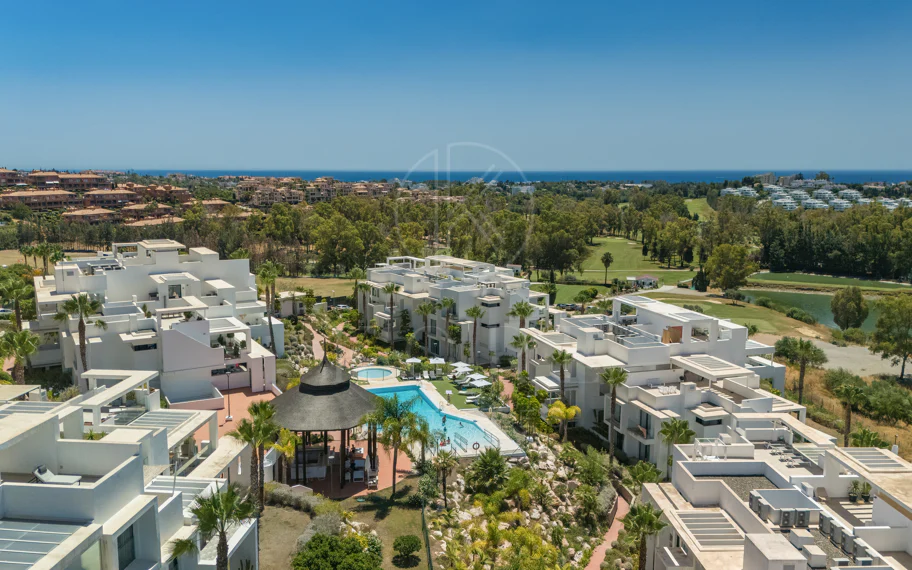 Ático de lujo de 2 dormitorios con vistas panorámicas al mar y al golf – Atalaya Hills