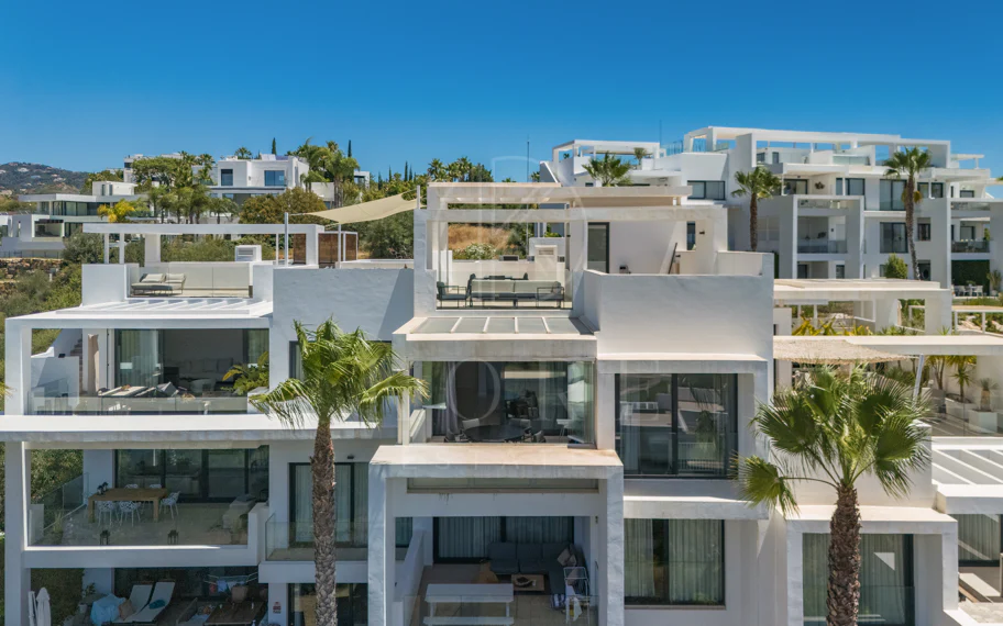 Ático de lujo de 2 dormitorios con vistas panorámicas al mar y al golf – Atalaya Hills