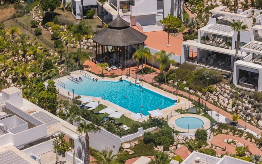 Ático de lujo de 2 dormitorios con vistas panorámicas al mar y al golf – Atalaya Hills