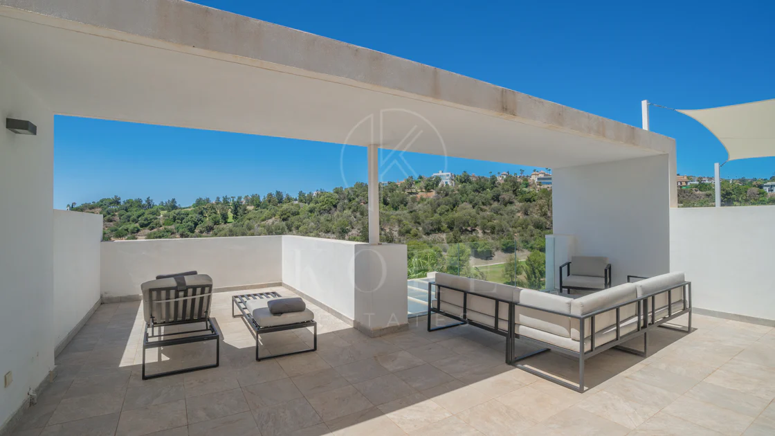 Luxury 2-Bedroom Penthouse with Panoramic Sea & Golf Views – Atalaya Hills