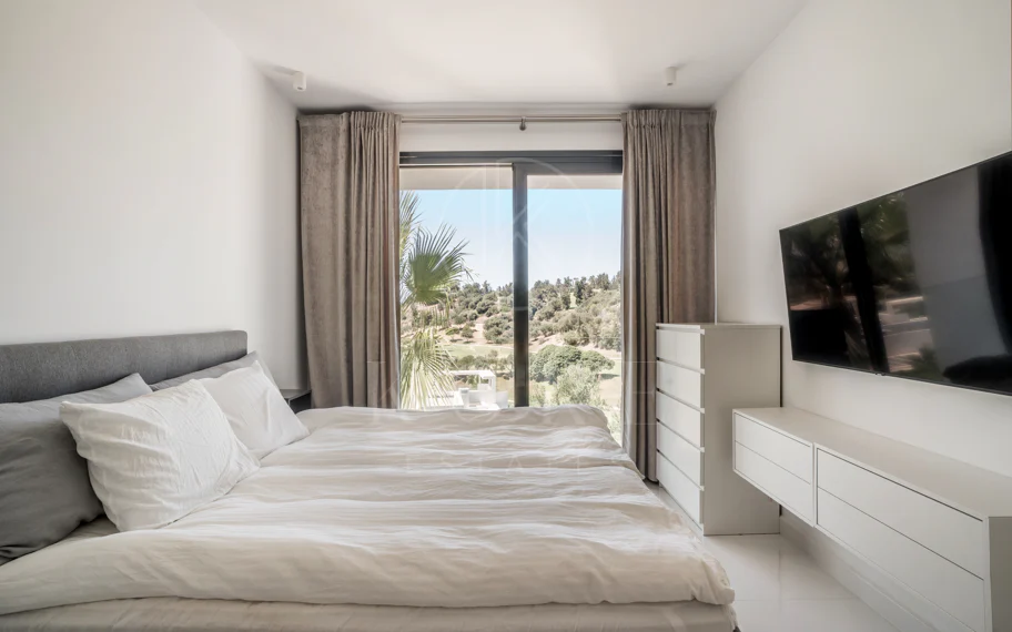 Ático de lujo de 2 dormitorios con vistas panorámicas al mar y al golf – Atalaya Hills