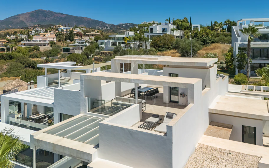 Ático de lujo de 2 dormitorios con vistas panorámicas al mar y al golf – Atalaya Hills