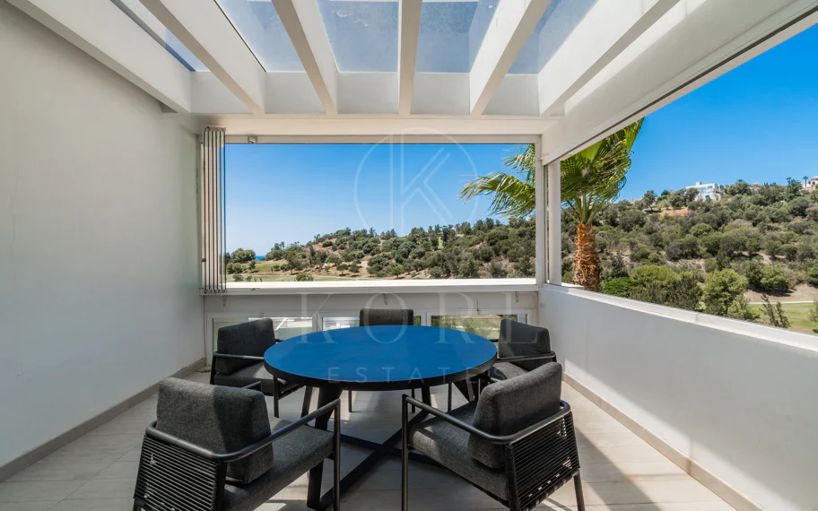 Ático de lujo de 2 dormitorios con vistas panorámicas al mar y al golf – Atalaya Hills