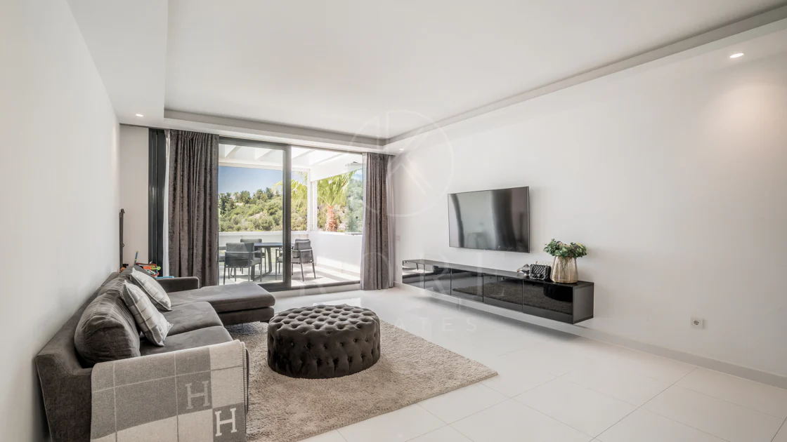 Luxury 2-Bedroom Penthouse with Panoramic Sea & Golf Views – Atalaya Hills