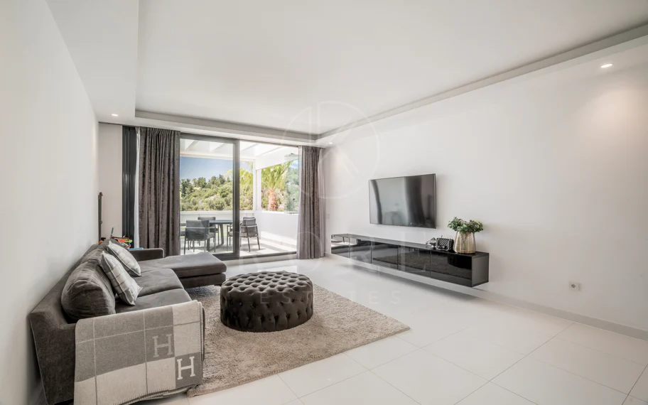 Ático de lujo de 2 dormitorios con vistas panorámicas al mar y al golf – Atalaya Hills