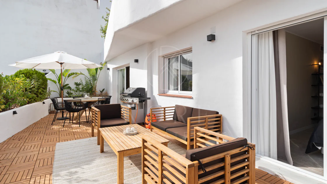 Apartament renovat spectaculos cu 4 dormitoare în locație centrală în Nueva Andalucía