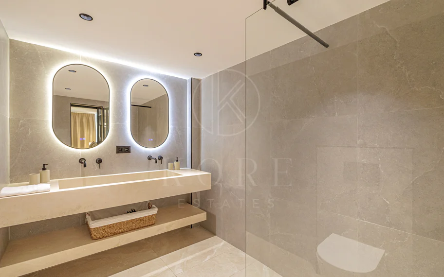 Impresionante Apartamento Reformado de 4 Dormitorios en Nueva Andalucía