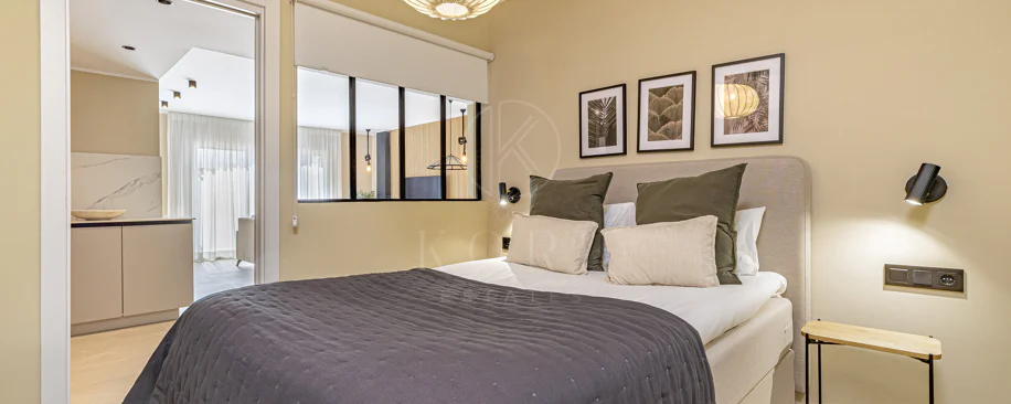 Apartament renovat spectaculos cu 4 dormitoare în locație centrală în Nueva Andalucía