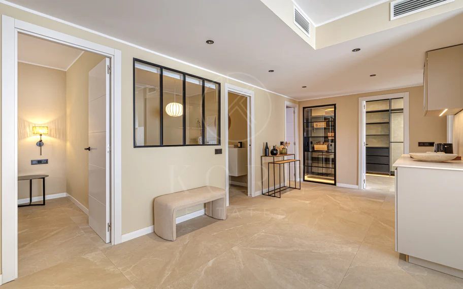 Impresionante Apartamento Reformado de 4 Dormitorios en Nueva Andalucía
